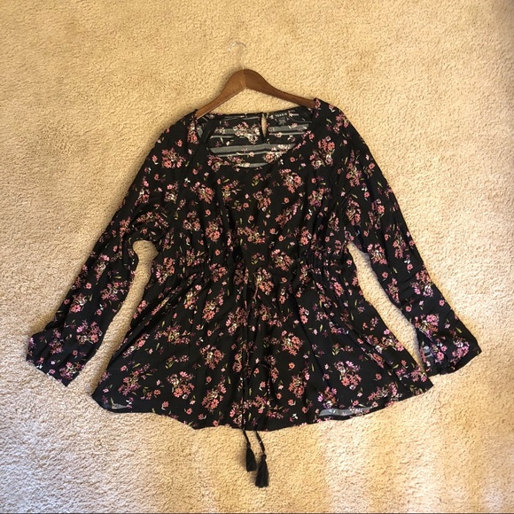 torrid Tops - TORRID Beautiful Floral and Flowy Top!